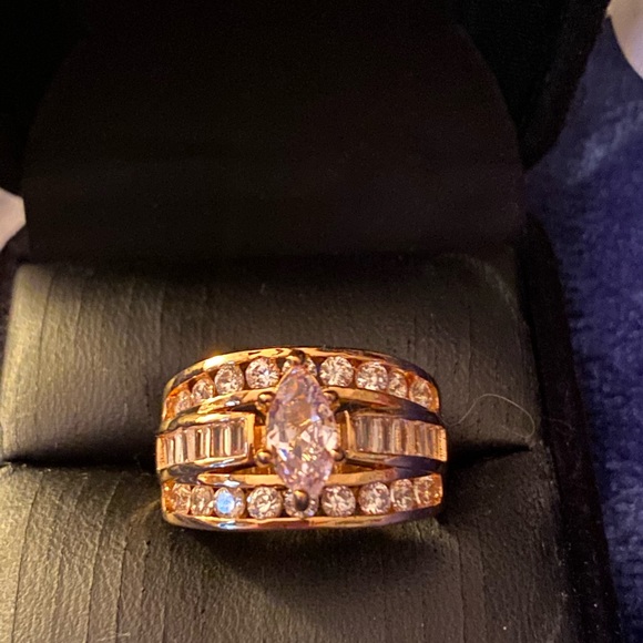 ❤️Stunning  925 SS Gold  Plated w/Cubic Zirconia - Picture 4 of 10